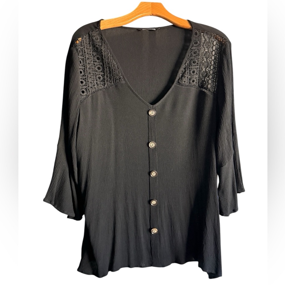 Bloomchic Black Lace Insert 3/4 Flutter Sleeve V-Neck Top 18/20 NWOT